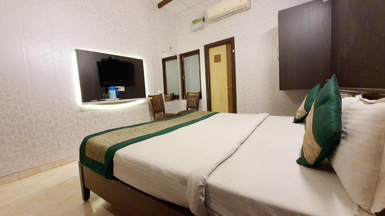 Hotel Amritsar Inn Buitenkant foto