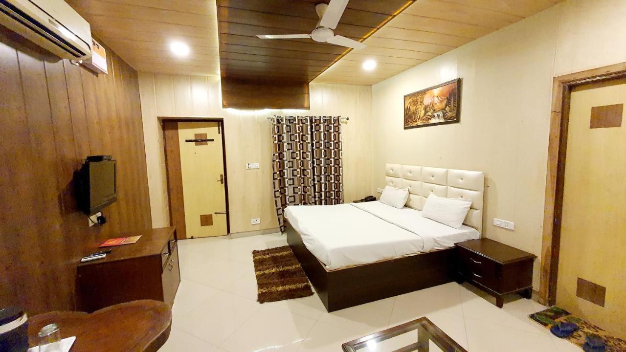 Hotel Amritsar Inn Buitenkant foto